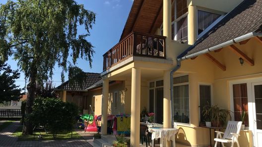 Tamás Marika Apartmanház Balatonboglár (1)