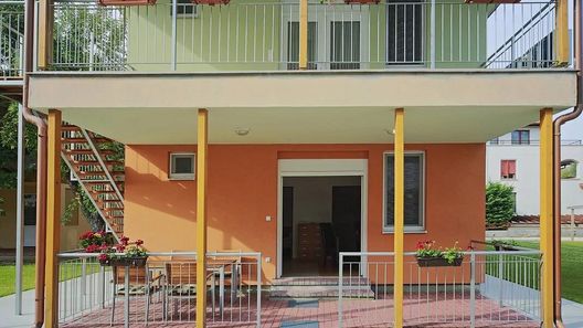 Lelle-Strand Apartman A Balatonlelle (1)