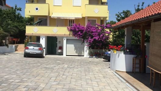 Apartmani Saric A&K Vir (1)