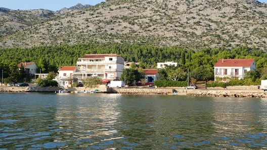 Apartmani Bili Starigrad (1)