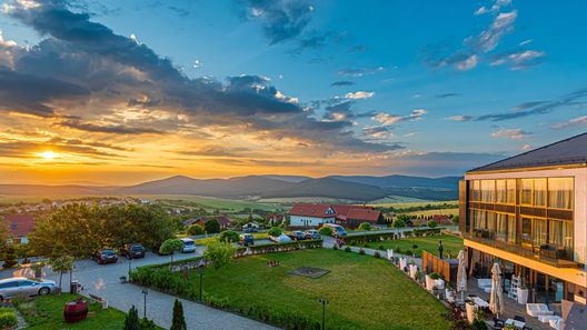 Castellum Hotel Hollókő (1)