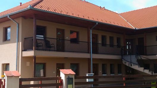 Szieszta Apartman Cserkeszőlő (1)