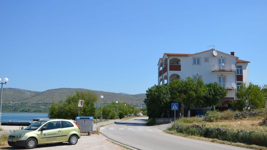 Apartments Zlatko Jadrtovac (1)