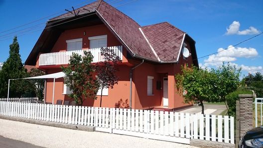 L&F Apartmanok Balatonboglár (1)