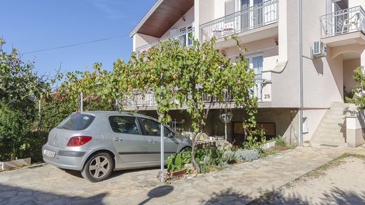 Apartment and Rooms Ema Vodice (1)