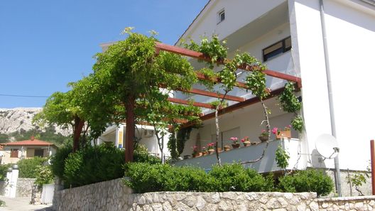 Apartments Valić Baska (1)