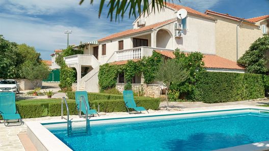 Apartments Vesna with pool Vodice (1)