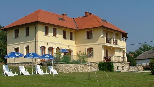 Bruckner Villa Apartman Balatonfüred (1)