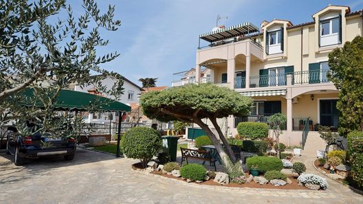 Apartments Ivan by the sea Vodice (1)