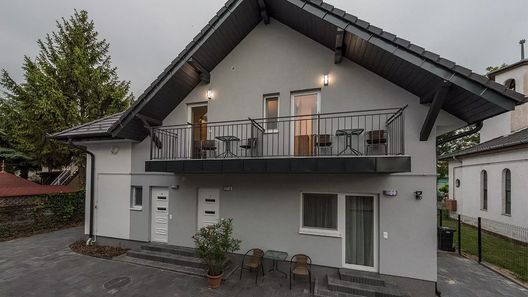 Kikötő Anna Apartmanok Balatonboglár (1)