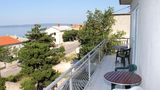 Apartmanok Parkolóhellyel Novi Vinodolski - 5537 (1)