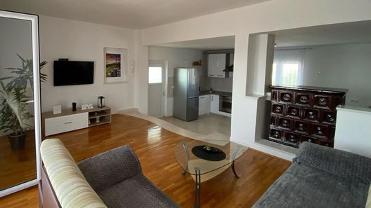 Apartmanok Parkolóhellyel Maslenica, Novigrad - 12636 Maslenica (1)