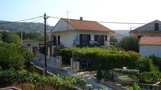 Apartmanok Parkolóhellyel Vinisce, Trogir - 12637 Vinišće (1)