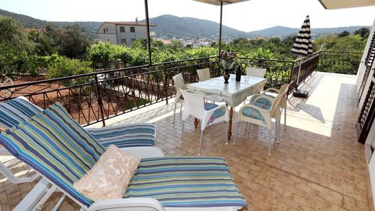 Apartmanok Parkolóhellyel Vinisce, Trogir - 4276 Vinišće (1)