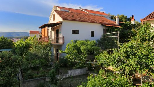 Apartmanok Parkolóhellyel Okrug Gornji, Ciovo - 1107 Okrug Gornji (1)