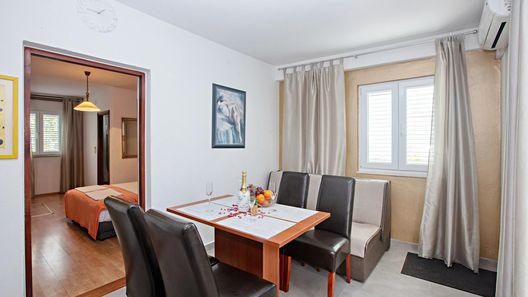 Apartmanok Parkolóhellyel Vodice - 12721 (1)