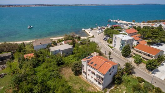 Apartmanok és Szobák A Tenger Mellett Vrsi - Mulo, Zadar - 5848 Vrsi - Mulo (1)