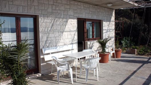 Apartmanok Parkolóhellyel Lokva Rogoznica, Omis - 4819 Lokva Rogoznica (1)