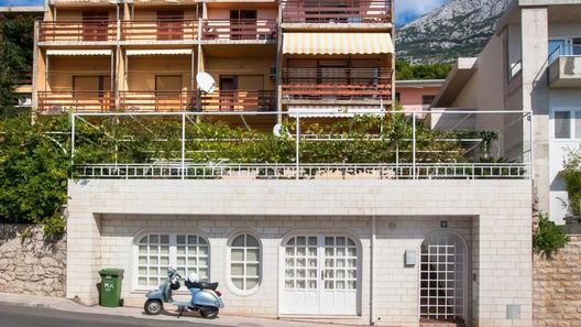 Apartmanok Parkolóhellyel Makarska - 8817 (1)