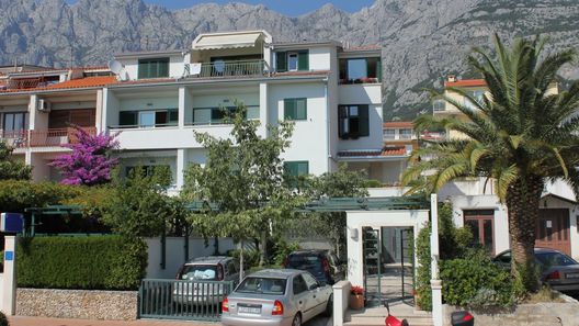 Apartmanok Parkolóhellyel Makarska - 6632 (1)