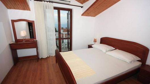 Apartmanok Parkolóhellyel Supetar, Brac - 5670 Supetar (1)