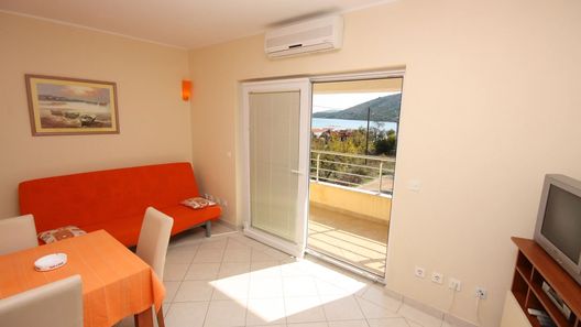 Apartmanok A Tenger Mellett Vinisce, Trogir - 5229 Vinišće (1)