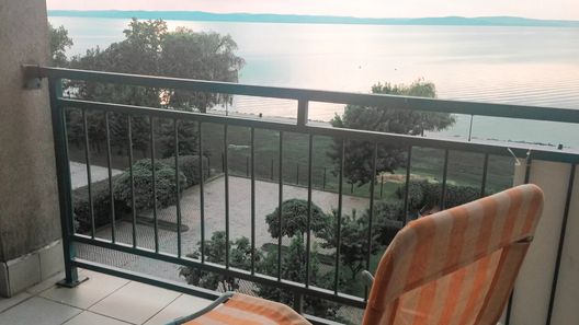 Panorámás Kis Apartman Siófok (1)