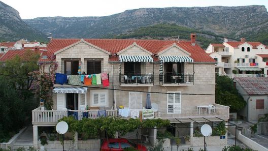 Apartmanok Parkolóhellyel Bol, Brac - 12980 Bol (1)