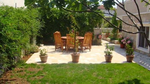 Apartmanok Parkolóhellyel Supetar, Brac - 13180 Supetar (1)