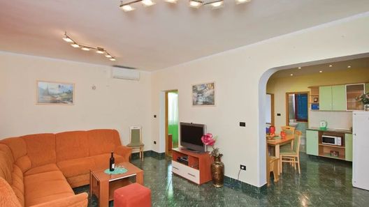 Apartmanok Parkolóhellyel Fazana - 13761 Fažana (1)