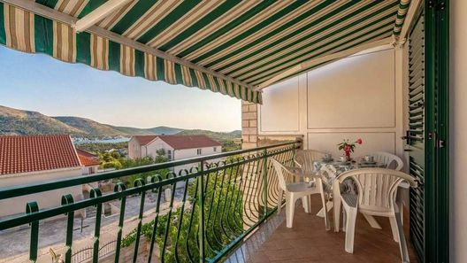 Apartmanok Parkolóhellyel Grebastica, Sibenik - 11572 Grebaštica (1)