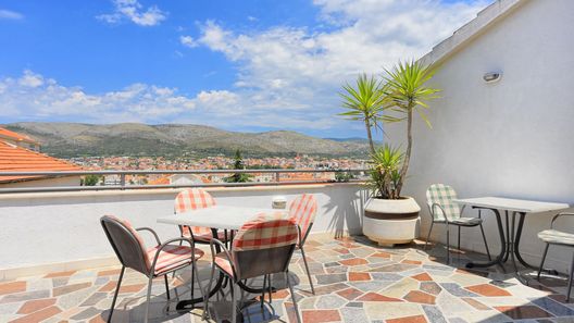 Apartmanok és Szobák Parkolóhellyel Trogir - 4814 (1)