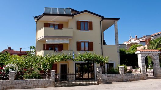 Apartmanok Parkolóhellyel Novigrad - 7108 (1)