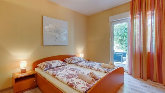 Apartmanok Parkolóhellyel Mali Losinj, Losinj - 3441 Mali Lošinj (1)