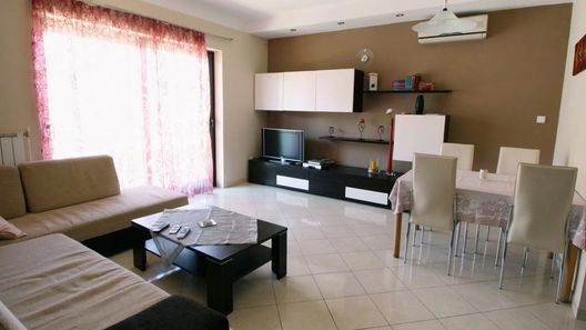 Apartmanok Parkolóhellyel Umag - 7666 (1)