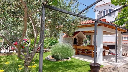 Apartmanok Parkolóhellyel Vodice - 6452 (1)