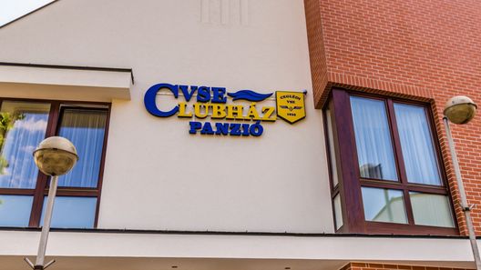 CVSE Clubház és Panzió Cegléd (1)