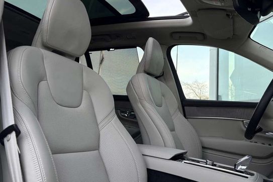 Volvo XC90 T8 AWD Plug-In Hybrid Ultra Bright