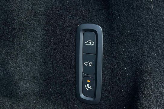 Volvo XC60 T8 Plug-In Hybrid AWD Ultra Black Edition