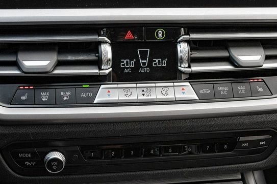 BMW Seria 3 318i Advantage aut