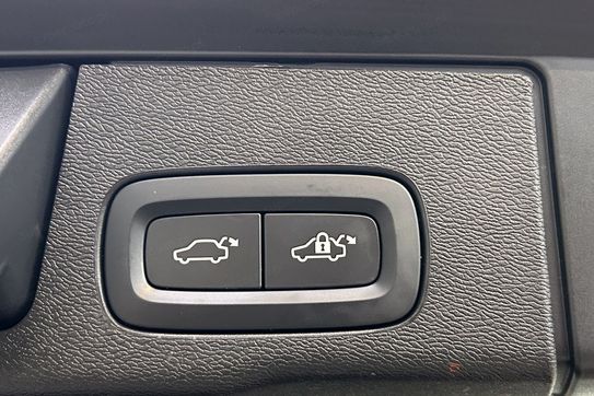 Volvo XC60 B5 B AWD Plus Bright