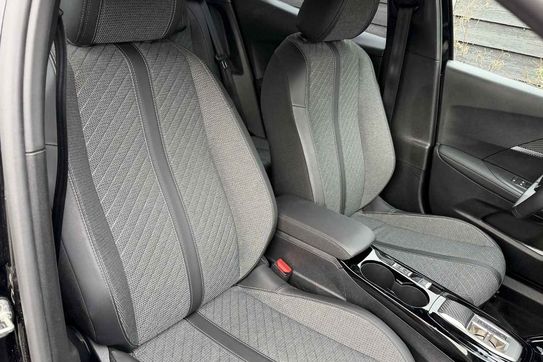 Peugeot 2008 Allure e-DCS 1.2 mHEV