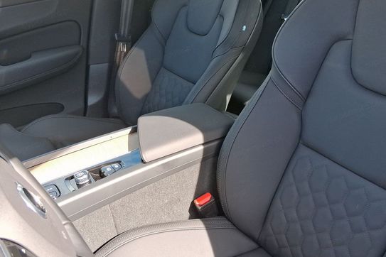 Volvo XC60 B5 B AWD Plus Dark aut