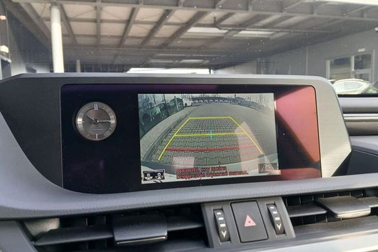 Lexus ES 300h Business Edition +