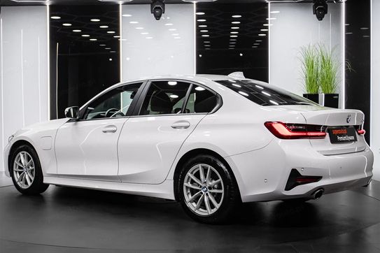 BMW Seria 3 330e