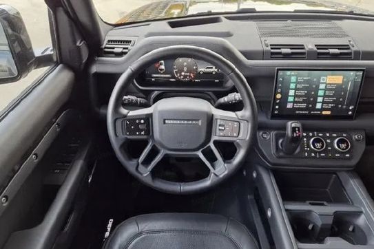 Land Rover Defender 110 D240 HSE