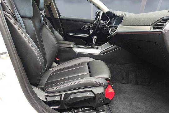 BMW Seria 3 Touring 318d Sport Line