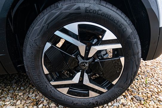 Peugeot 2008 Allure e-DCS 1.2 mHEV