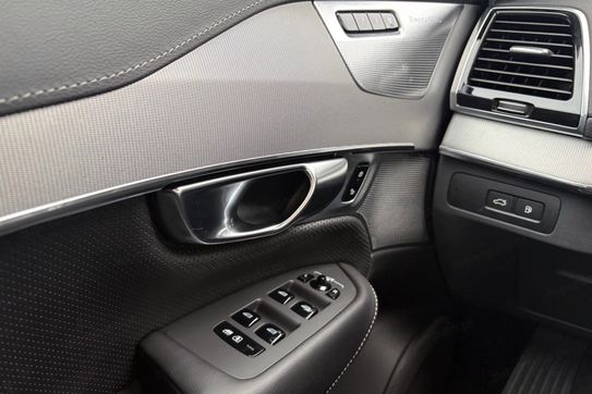 Volvo XC90 T8 AWD Plug-In Hybrid Ultra Dark 7os