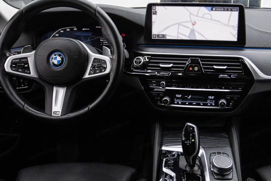 BMW Seria 5 530e xDrive Luxury Line aut